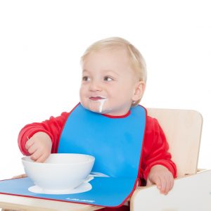 Kinderlätzchen blau Einsatz mit hochstuhl