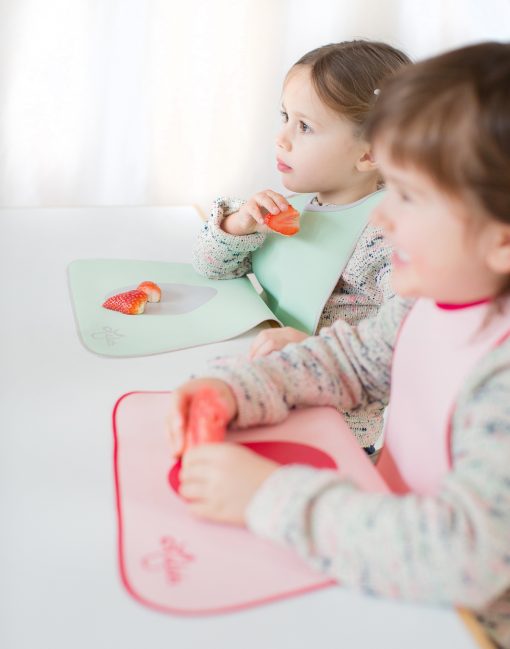 Lätzchen von LaLatz, Farbe grün mit grau, Farbe rosa mit pink